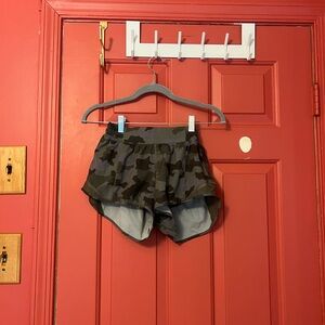 Lululemon Athletica Green Athletic Shorts Lightweight Moisture-Wicking